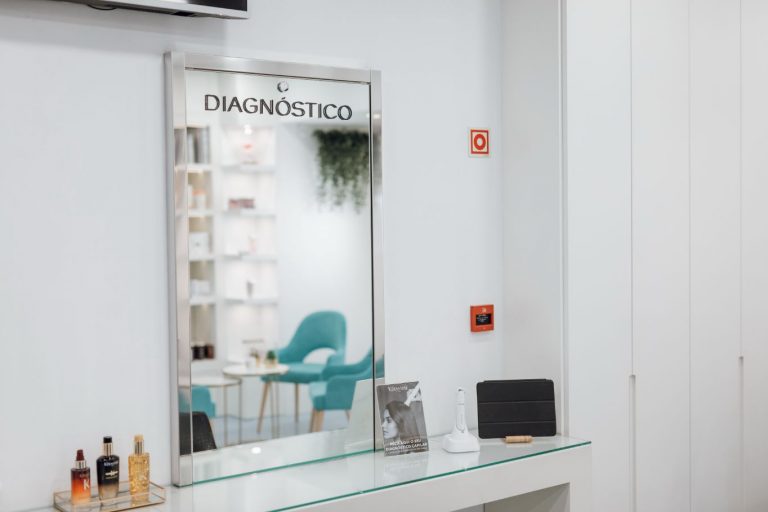 Zona de diagnóstico capilar do cabeleireiro Lurdes Marques Cabeleireiros das Antas