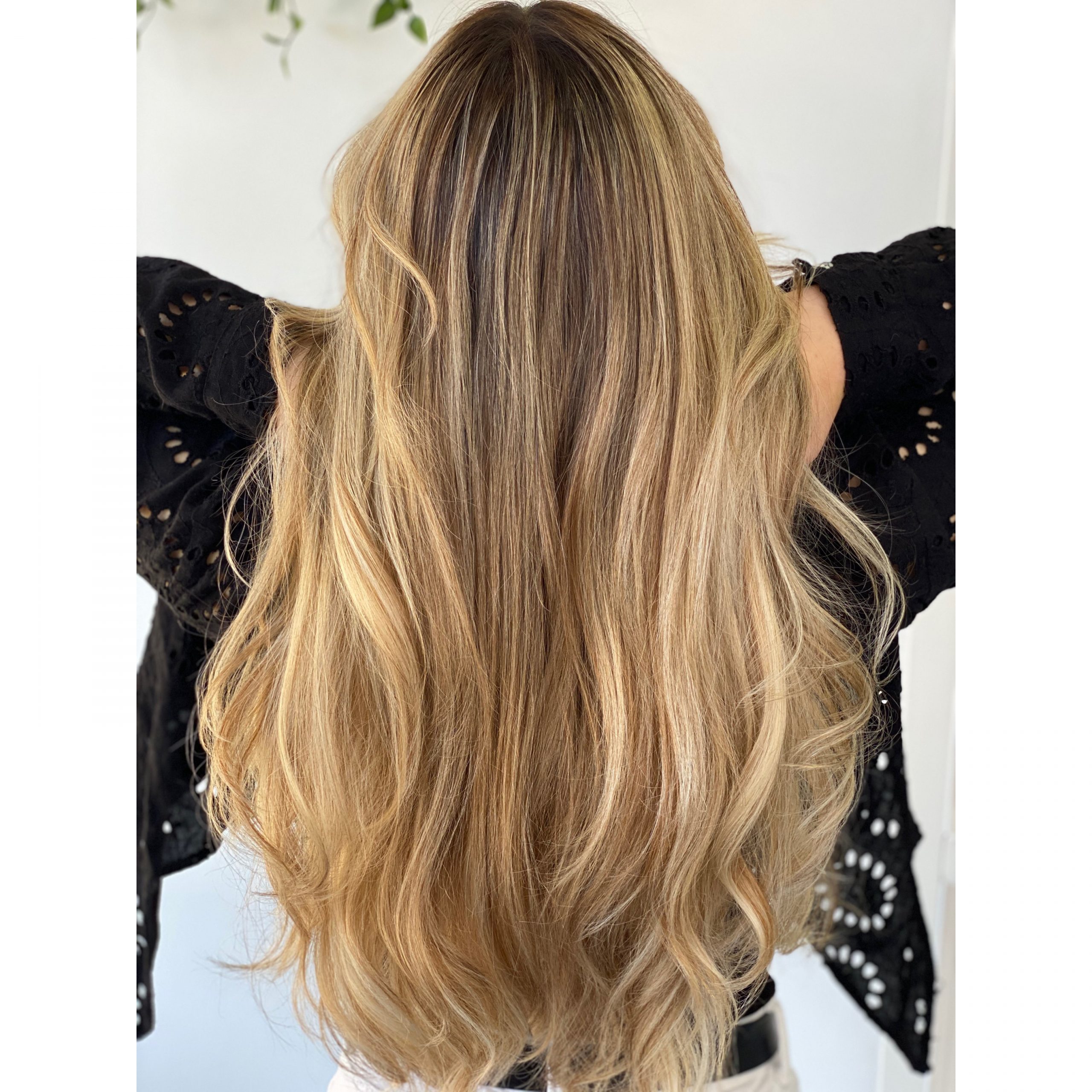 Cabelo loiro, longo e liso