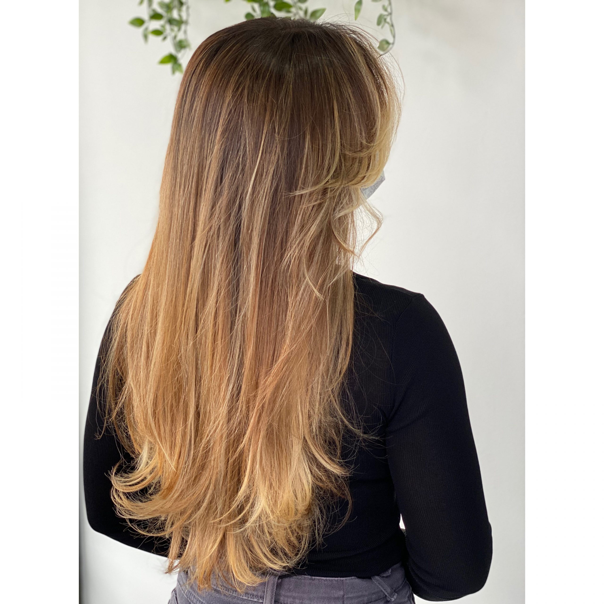 Cabelo loiro, liso, até ao fim das costas