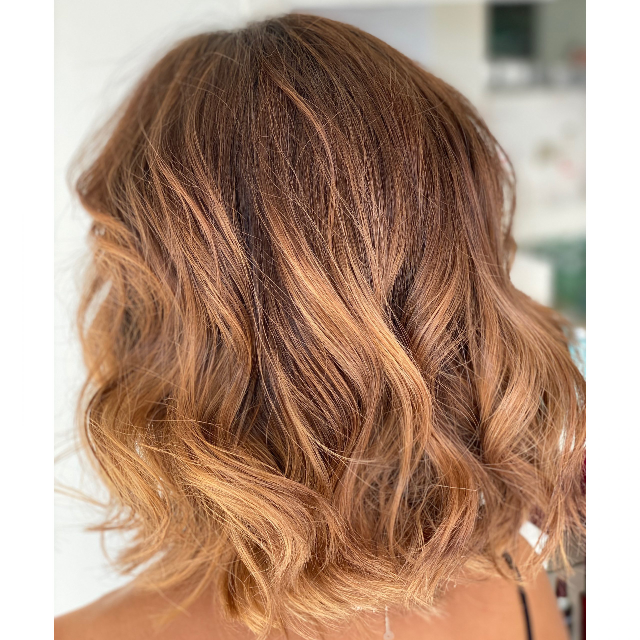 Cabelo curto, aloirado e encaracolado